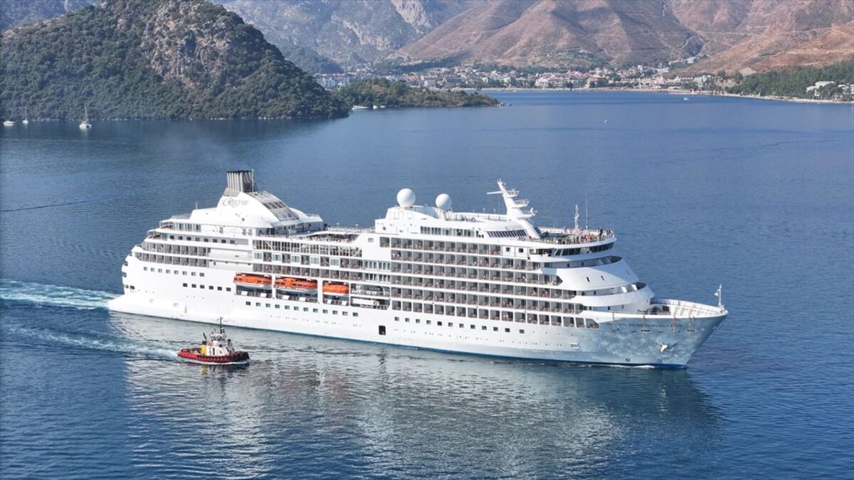 Marmaris’e denizden 445 turist geldi! Marmaris’e denizden 445 turist geldi!