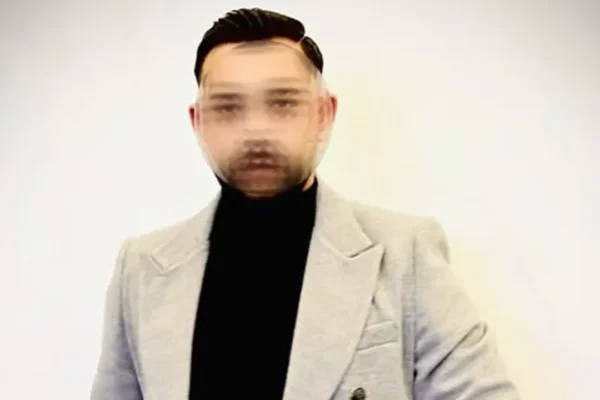 Eşini çocuklarının yanında vurdu, altınları alıp k... Eşini çocuklarının yanında vurdu, altınları alıp k...