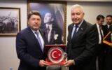 Bakan Tunç’tan CHP’li başkana sürpriz ziyaret!
