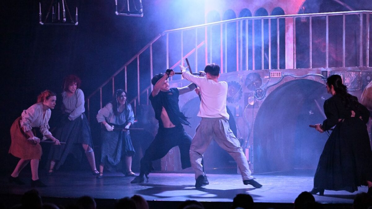 Manisa Şehir Tiyatrosu’ndan Romeo ve Juliet ile açılış! Manisa Şehir Tiyatrosu’ndan Romeo ve Juliet ile açılış!