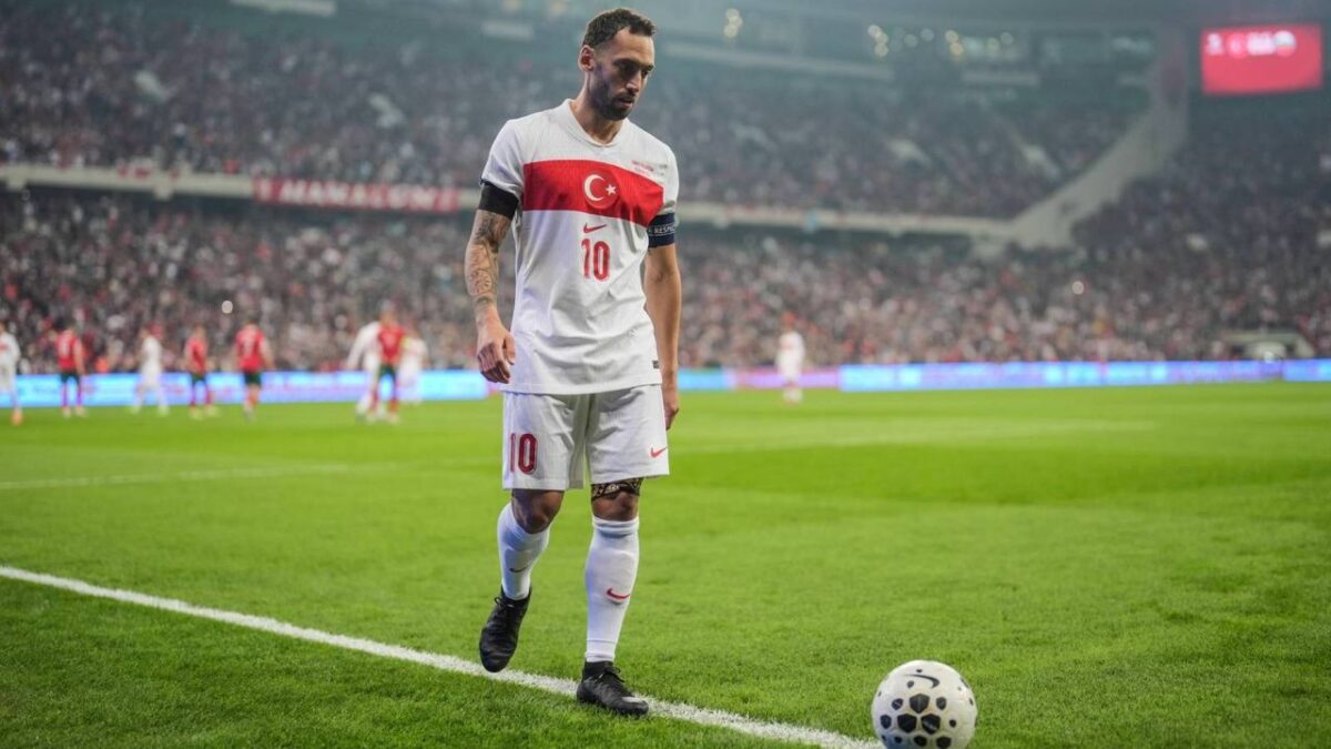 Çalhanoğlu Milli Takım kadrosundan çıkarıldı Çalhanoğlu Milli Takım kadrosundan çıkarıldı