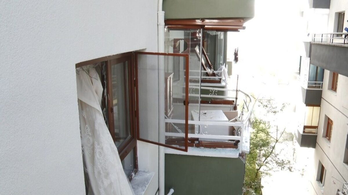 Doğalgaz borusunu kesip, çakmakla ateşledi! Doğalgaz borusunu kesip, çakmakla ateşledi!