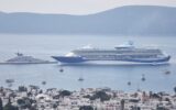 Bodrum’a iki dev kruvaziyer yanaştı