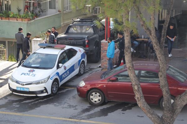 Alacak kavgası: 1’i ağır, 2 yaralı Alacak kavgası: 1’i ağır, 2 yaralı