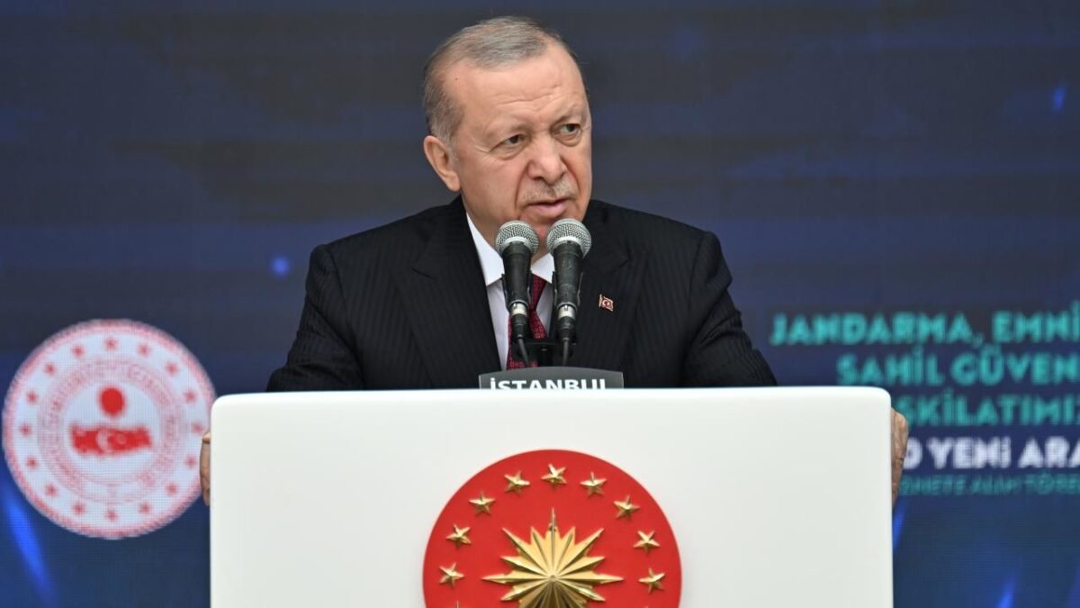 Erdoğan: Hiçbir alçağa kaptıracak tek bir gencimiz yoktur Erdoğan: Hiçbir alçağa kaptıracak tek bir gencimiz yoktur
