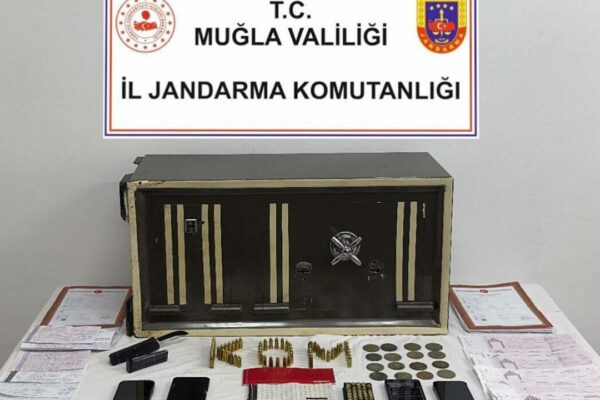 Tefeci operasyonunda baba ve 2 oğlu tutuklandı Tefeci operasyonunda baba ve 2 oğlu tutuklandı