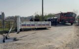 Trenin çarptığı kamyonet ikiye bölündü Trenin çarptığı kamyonet ikiye bölündü