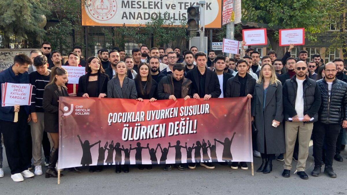 CHP İzmir’in gençlerinden MESEM açıklaması: Çocuklar uyurken susulur, ölürken değil!