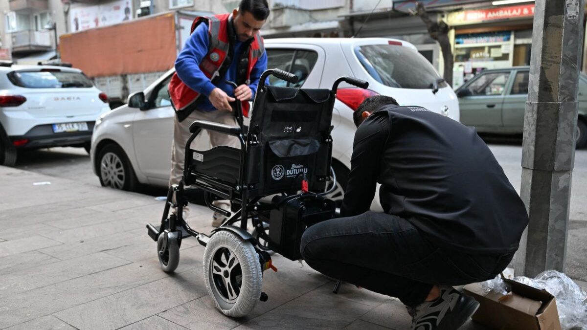 Manisa Büyükşehir’den medikal malzeme desteği Manisa Büyükşehir’den medikal malzeme desteği
