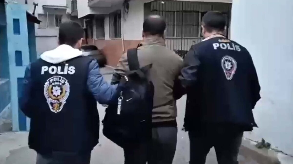 Firari 4 siber dolandırıcı enselendi!