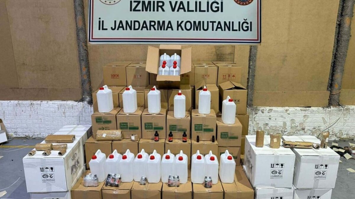 İzmir’de yılbaşı öncesi ölüm içkisi baskını! İzmir’de yılbaşı öncesi ölüm içkisi baskını!