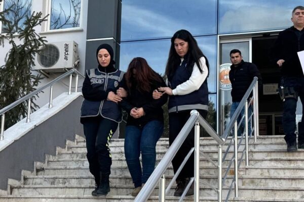 5 günlük bebeğe şiddet uygulayan hemşire tutukland...