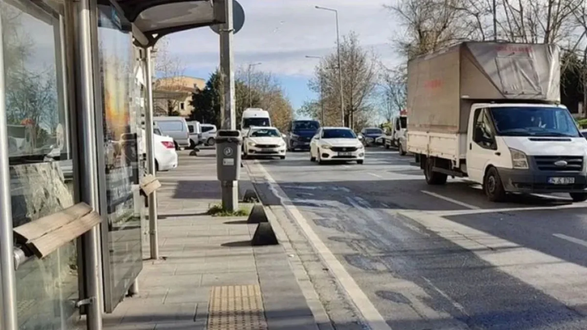 Vicdansızlık örneği: 1 aylık bebeği durağa bıraktılar!