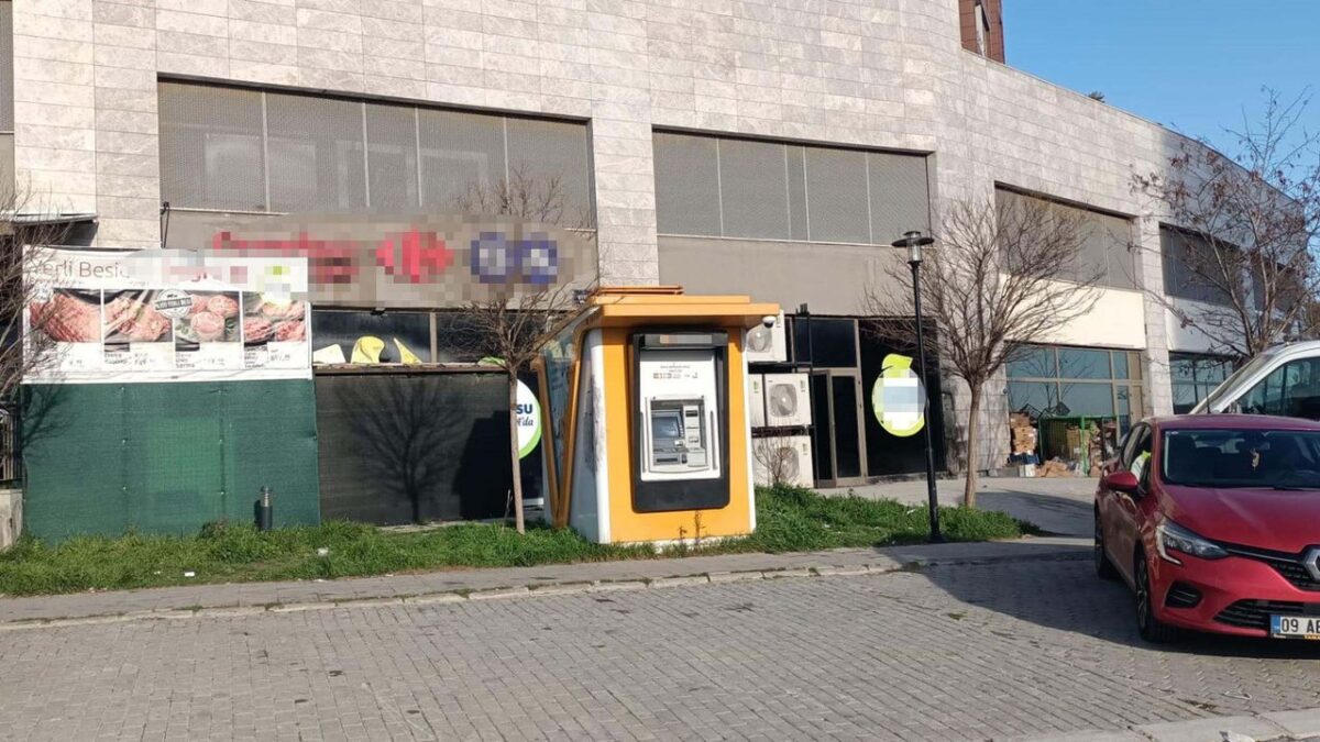 Silahlı 2 personeli etkisiz hale getirdiler… İzmir’de film gibi soygun! Silahlı 2 personeli etkisiz hale getirdiler… İzmir’de film gibi soygun!