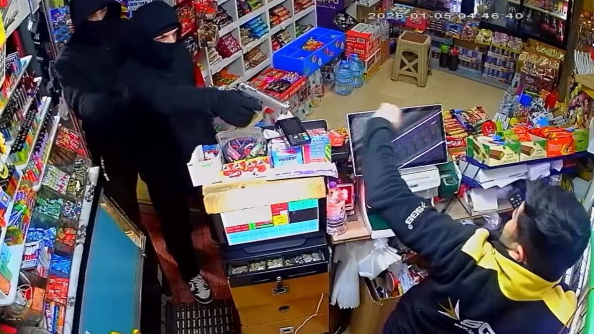 Polis, gaspçıları 1467 saatlik kamera kaydını inceleyerek yakaladı Polis, gaspçıları 1467 saatlik kamera kaydını inceleyerek yakaladı