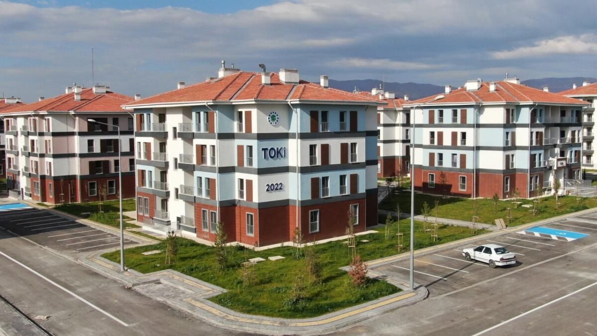 Yüzyılın Konut Projesi’nde kura çekimleri devam ediyor Yüzyılın Konut Projesi’nde kura çekimleri devam ediyor