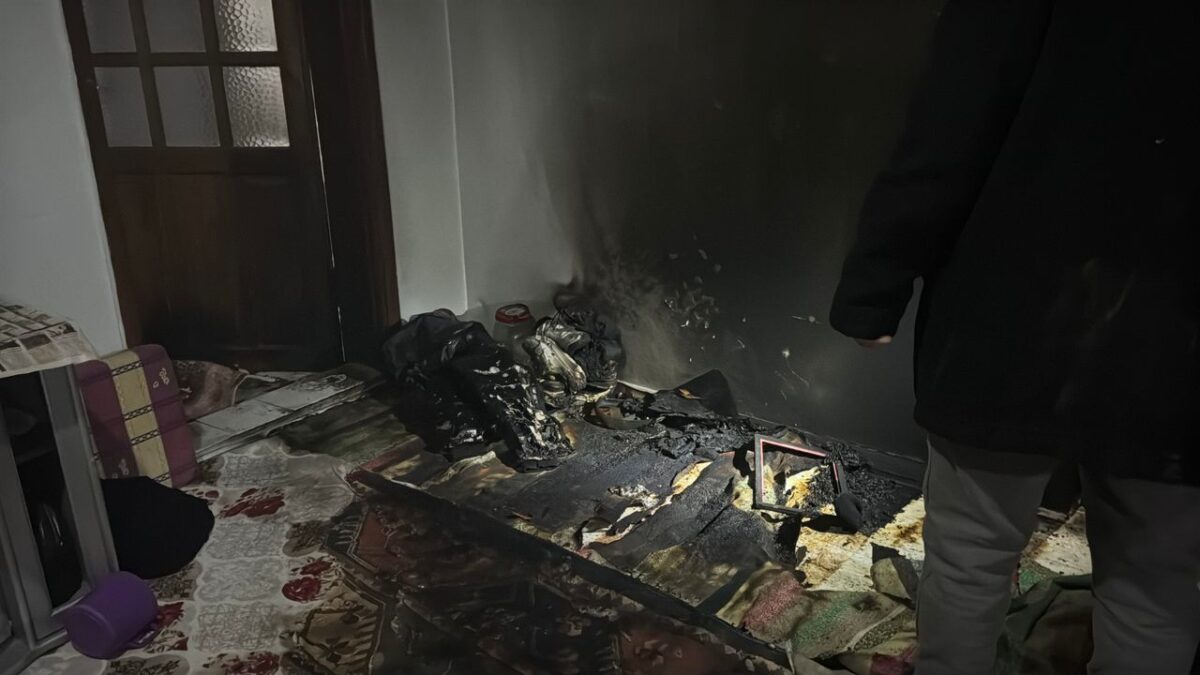 Uzaklaştırma kararı olan damat, kayınvalidesinin evini ateşe verdi