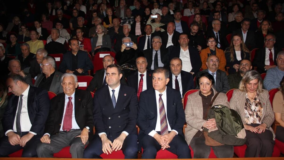 İzmir’de ‘Uğur Mumcu’ anması: Cumhuriyet ve aydınlanma vurgusu! İzmir’de ‘Uğur Mumcu’ anması: Cumhuriyet ve aydınlanma vurgusu!