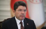 Bakan Tunç: Milletimiz eser siyasetine bakar Bakan Tunç: Milletimiz eser siyasetine bakar