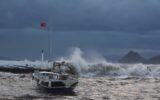 Bodrum’da fırtına: Tekneler karaya oturdu, feribot seferi iptal edildi Bodrum’da fırtına: Tekneler karaya oturdu, feribot seferi iptal edildi