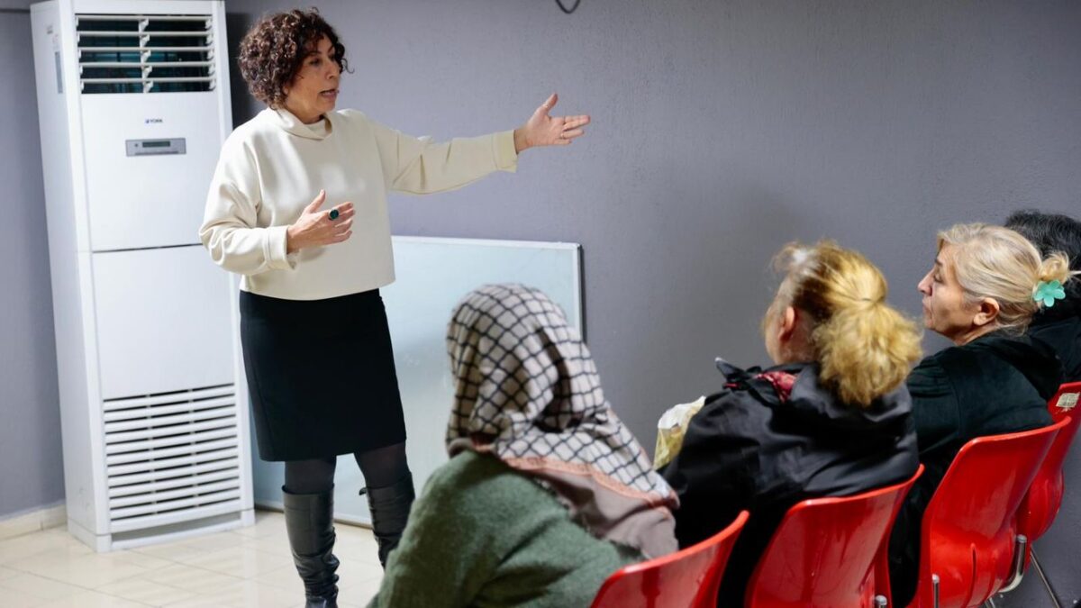 Medeni Kanun’un kazanımları Konak’ta masaya yatırıldı