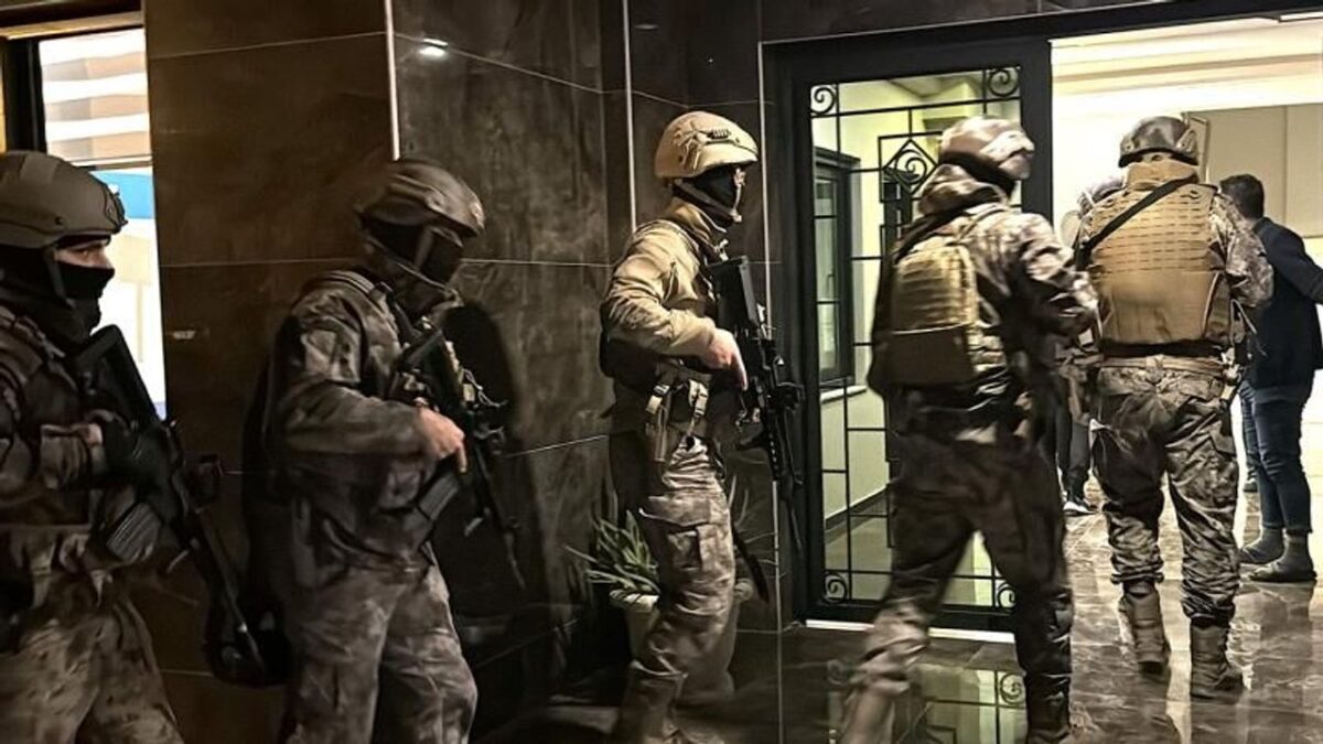 Saldırı hazırlığındaki 4 DHKP-C’li yakalandı Saldırı hazırlığındaki 4 DHKP-C’li yakalandı