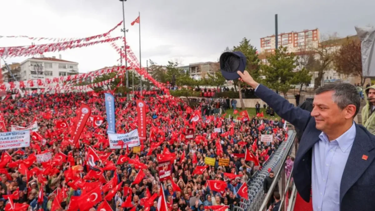 Özgür Özel: ‘Düşünemediği yalanın altına imza attırmışlar’