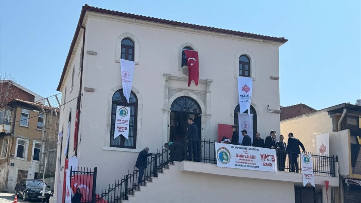 Restore edilen 132 yıllık Asmalı Mescit ibadete açıldı! Restore edilen 132 yıllık Asmalı Mescit ibadete açıldı!