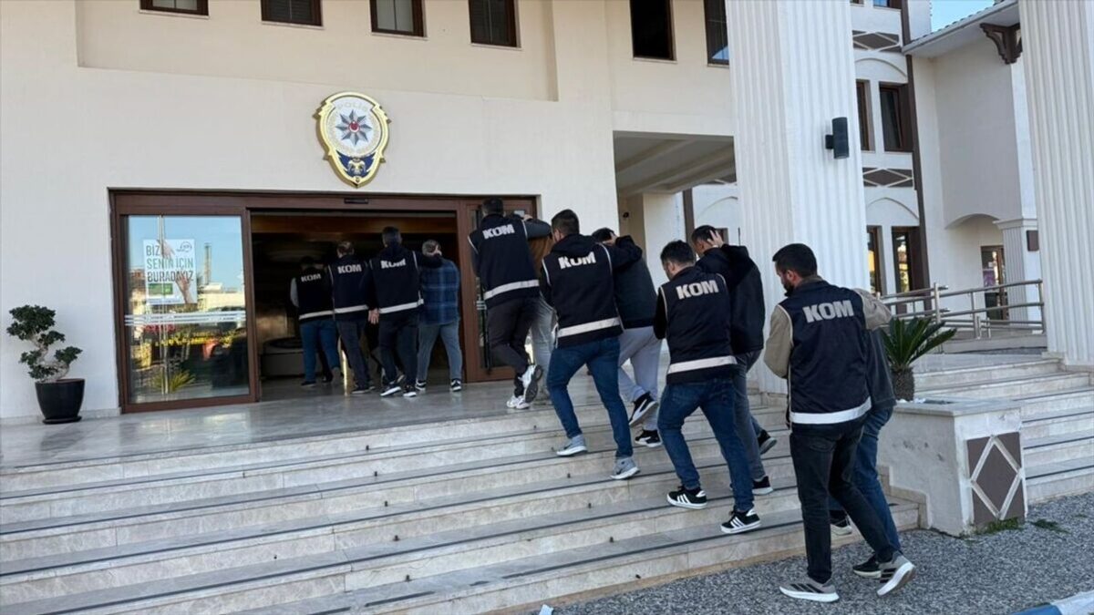 İzmir’de dolandırıcılık operasyonu! İzmir’de dolandırıcılık operasyonu!