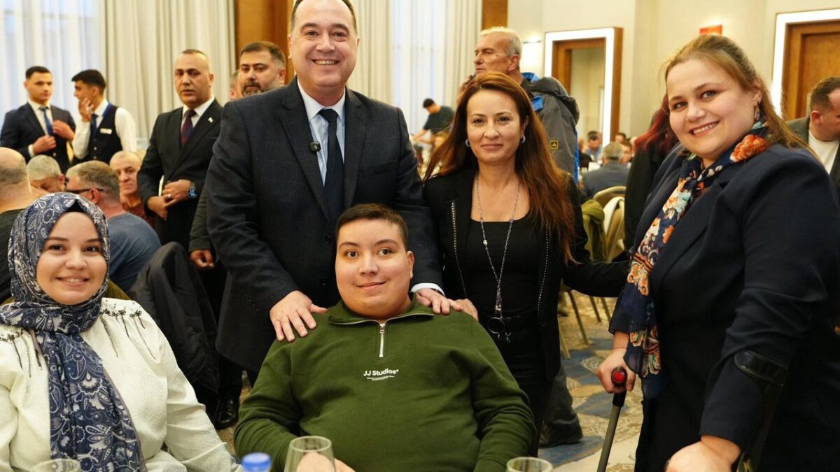 Başkan Dutlulu, engelli bireyler ve ailelerini iftar programında ağırladı Başkan Dutlulu, engelli bireyler ve ailelerini iftar programında ağırladı
