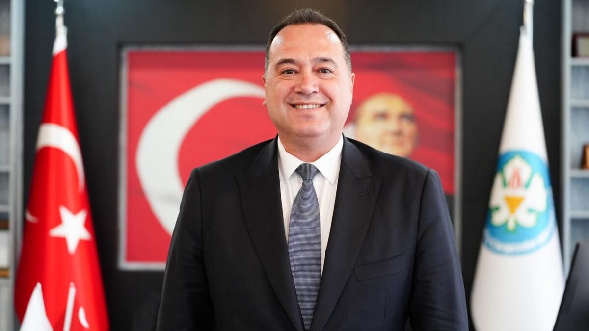 Başkan Dutlulu Manisalıların bayramını kutladı Başkan Dutlulu Manisalıların bayramını kutladı
