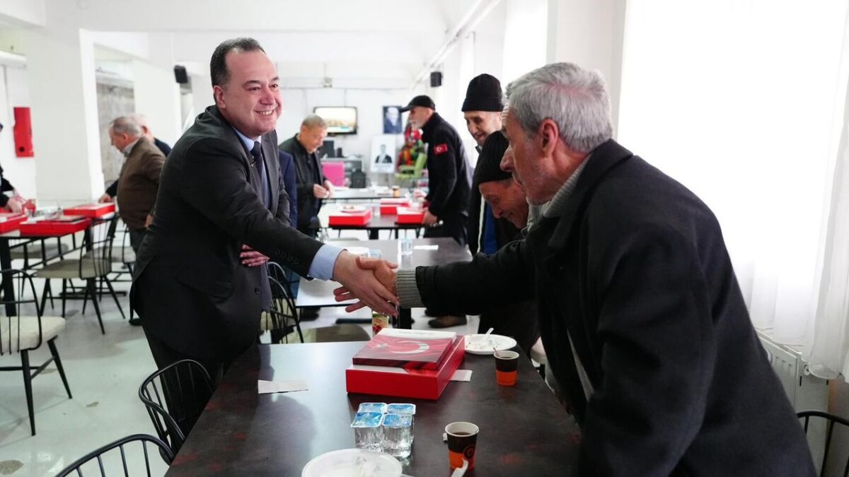 Başkan Dutlulu’dan huzurevine bayram ziyareti Başkan Dutlulu’dan huzurevine bayram ziyareti