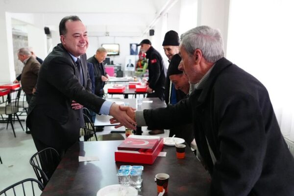 Başkan Dutlulu’dan huzurevine bayram ziyareti Başkan Dutlulu’dan huzurevine bayram ziyareti