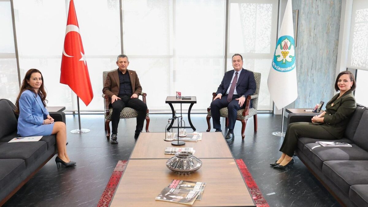 Manisa ziyaretinde dikkat çeken detay! Manisa ziyaretinde dikkat çeken detay!