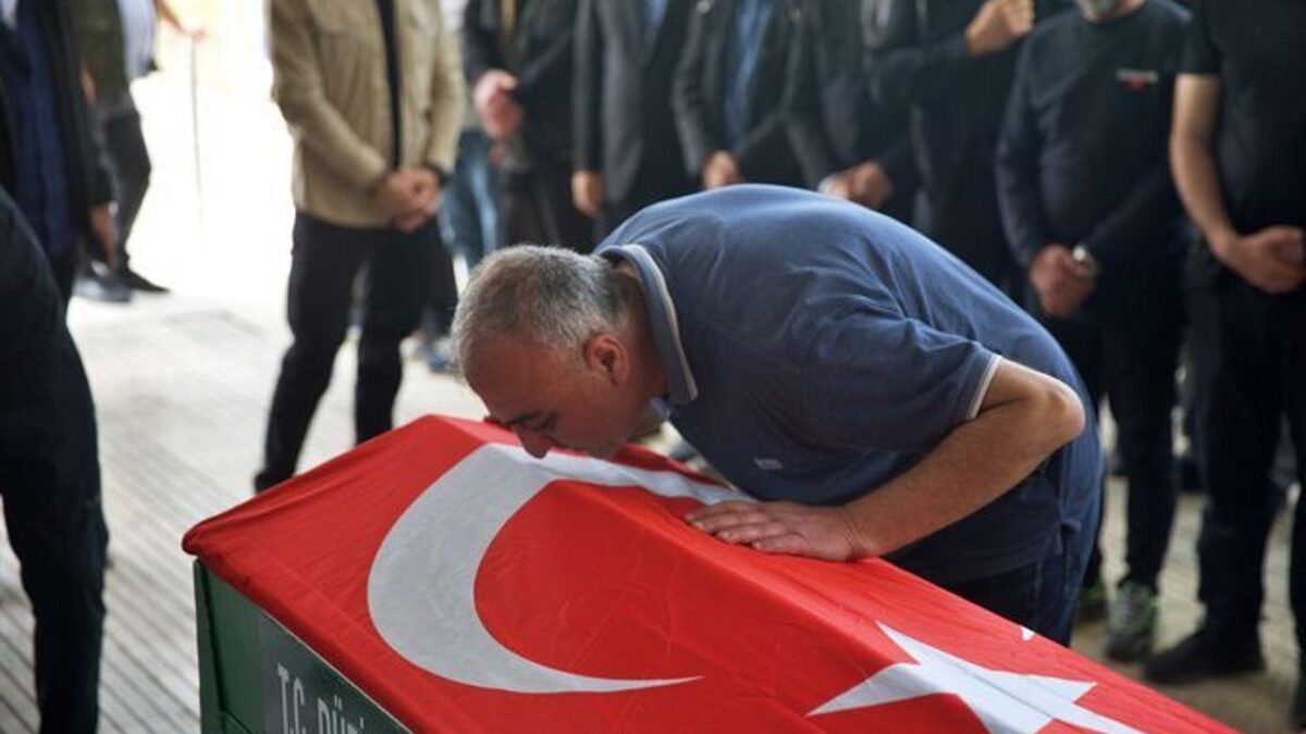Cenazeler teslim edildi… Gözyaşı sel oldu! Cenazeler teslim edildi… Gözyaşı sel oldu!