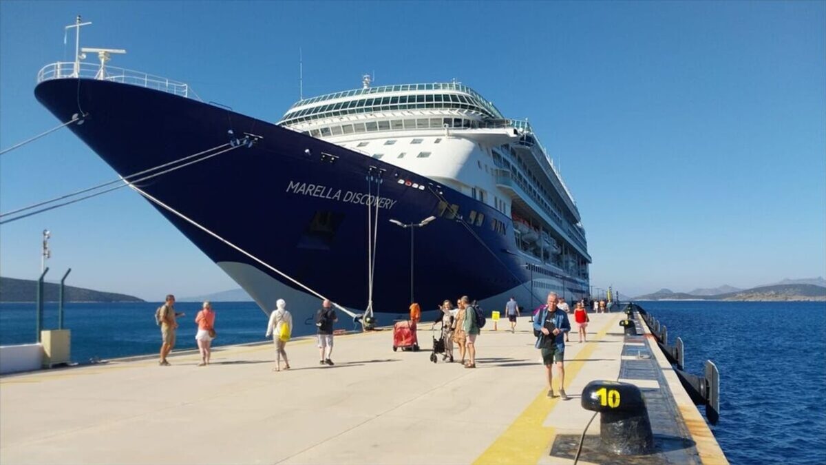 Bodrum’a dev kruvaziyer: 1752 turist ilçeye geldi Bodrum’a dev kruvaziyer: 1752 turist ilçeye geldi