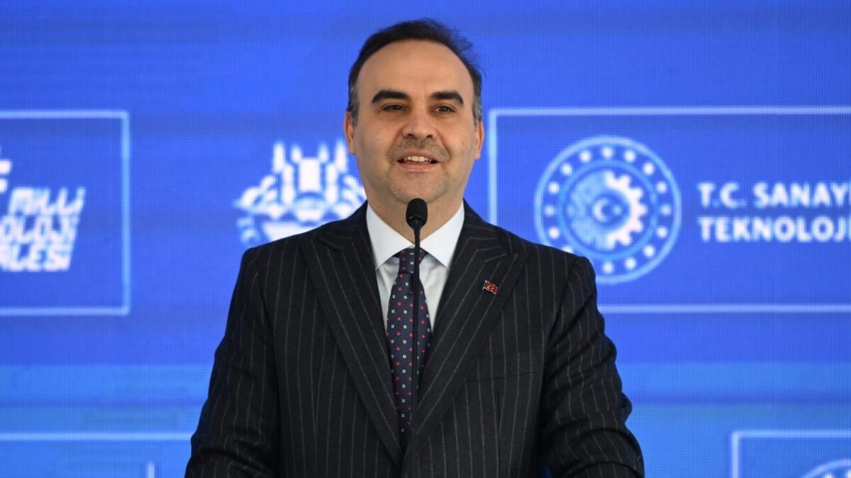 Bakan Kacır: Sanayi katma değeri 246 milyar dolara yükseldi