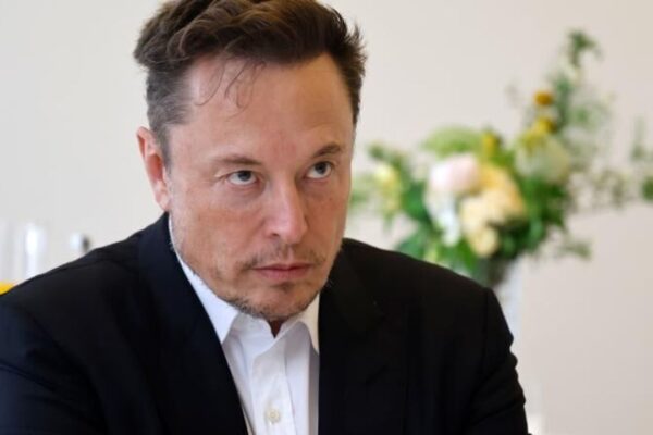 Elon Musk’la fotoğraf çektiren “hayran”, Xiaomi CE... Elon Musk’la fotoğraf çektiren “hayran”, Xiaomi CE...