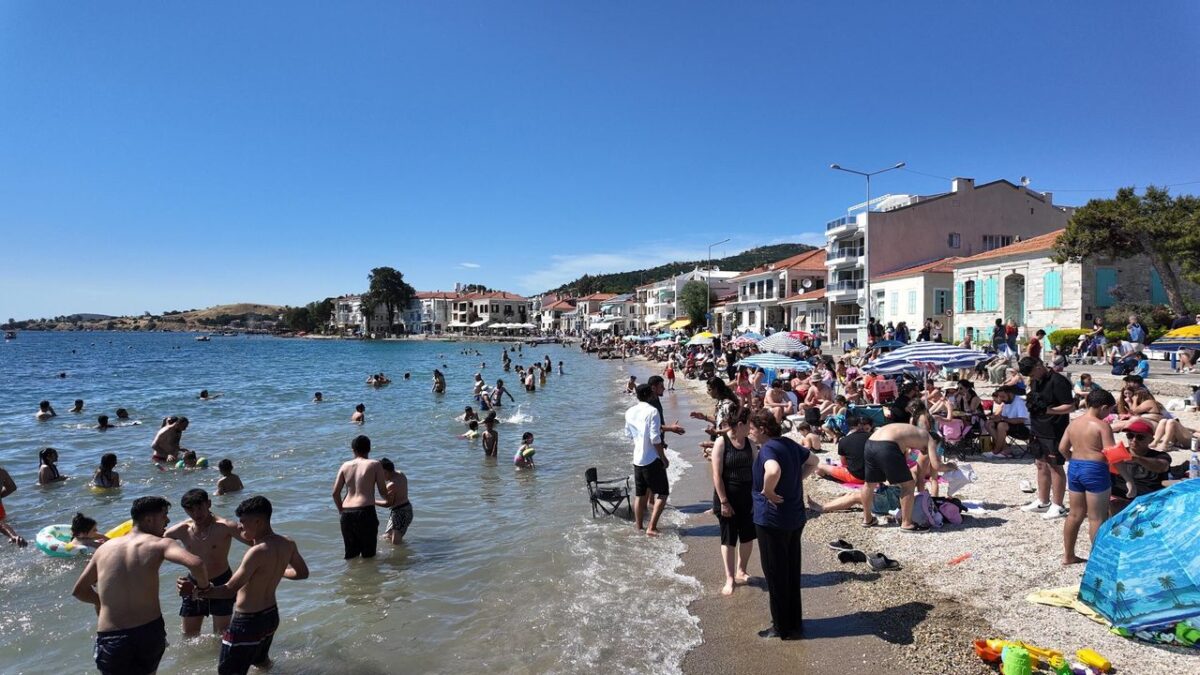 Foça’da bayram yoğunluğu Foça’da bayram yoğunluğu