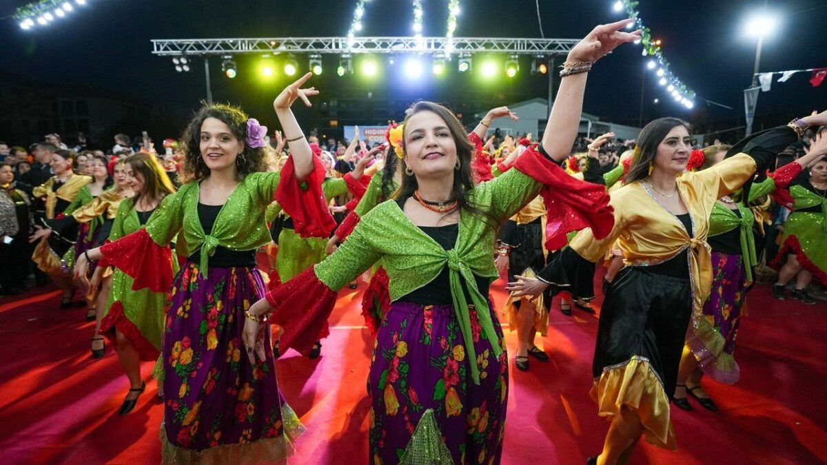 Gaziemirliler baharı coşkuyla karşıladı