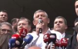 Özgür Özel binadan ayrıldı: TBMM’ye yürüyor