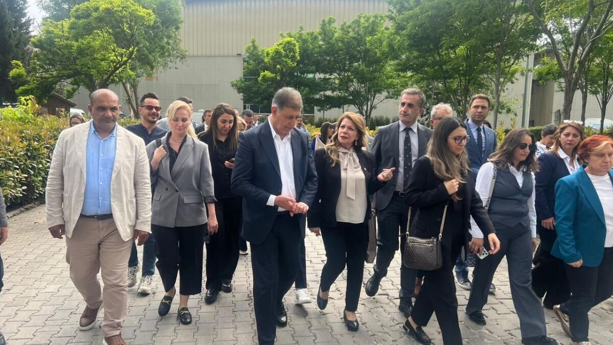 CHP grubundan “mutlak butlan”a karşı yürüyüş! CHP grubundan “mutlak butlan”a karşı yürüyüş!