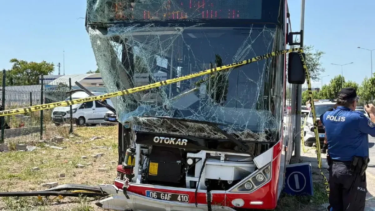 Belediye otobüsü kaza yaptı: Ölü ve yaralılar var