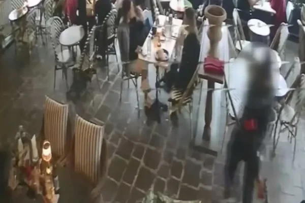 AVM’de silahlı saldırı: “Dövmen çok gü...