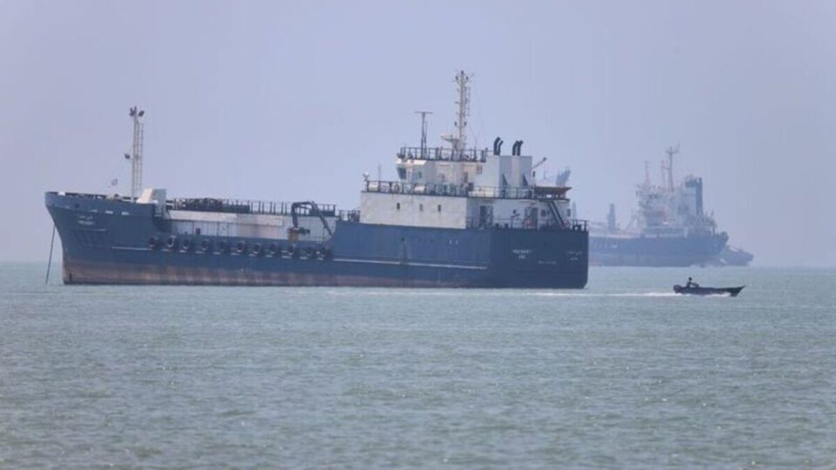 Hürmüz’den izinsiz geçen 3 tanker durduruldu