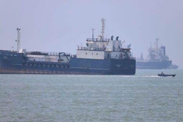 Hürmüz’den izinsiz geçen 3 tanker durduruldu Hürmüz’den izinsiz geçen 3 tanker durduruldu