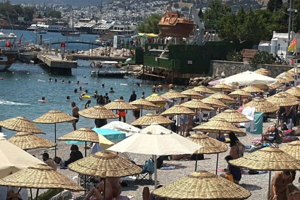 Bodrum sahillerine tatilci akını! Bodrum sahillerine tatilci akını!