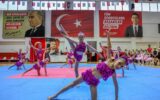 Bayraklılı kursiyerlerden yıl sonu gösterisi