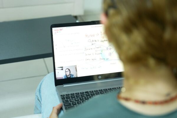 Manisa Büyükşehir’den online eğitim Manisa Büyükşehir’den online eğitim