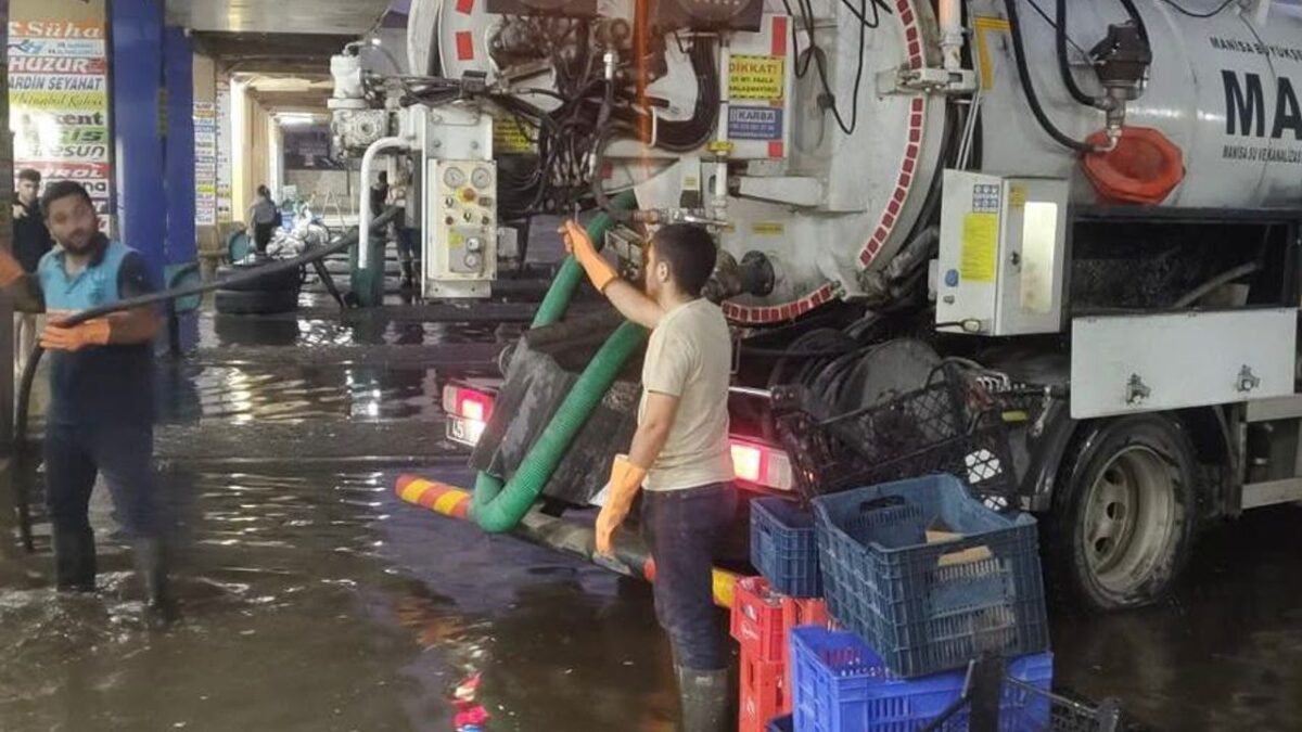 Manisa’da sel mağdurlarına destek